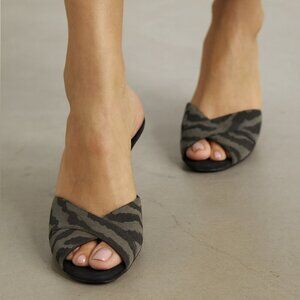 Vintage Donald J Pliner Gray Black Zebra Print Mule Leather Heels Size 8 1/2
